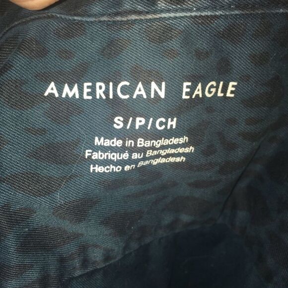 American Eagle blue leopard spot S button down shirt - Picture 4 of 4